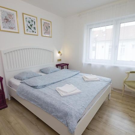Central Apartment - Folk District Bratislava Extérieur photo