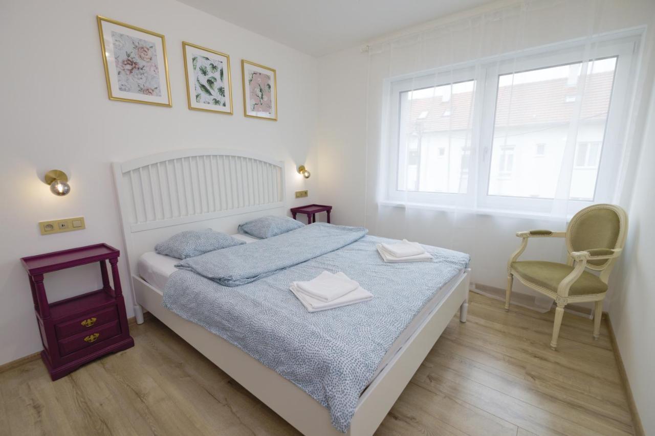Central Apartment - Folk District Bratislava Extérieur photo