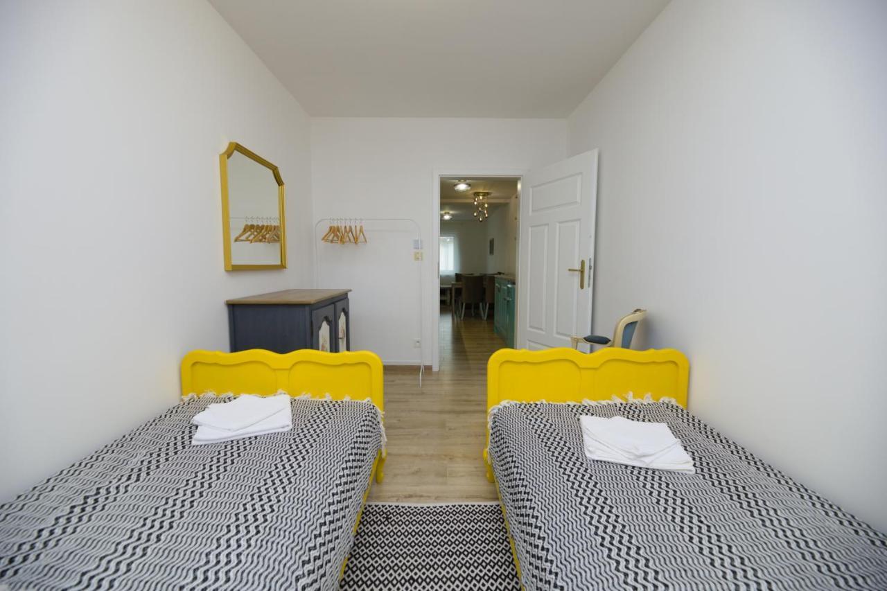 Central Apartment - Folk District Bratislava Extérieur photo